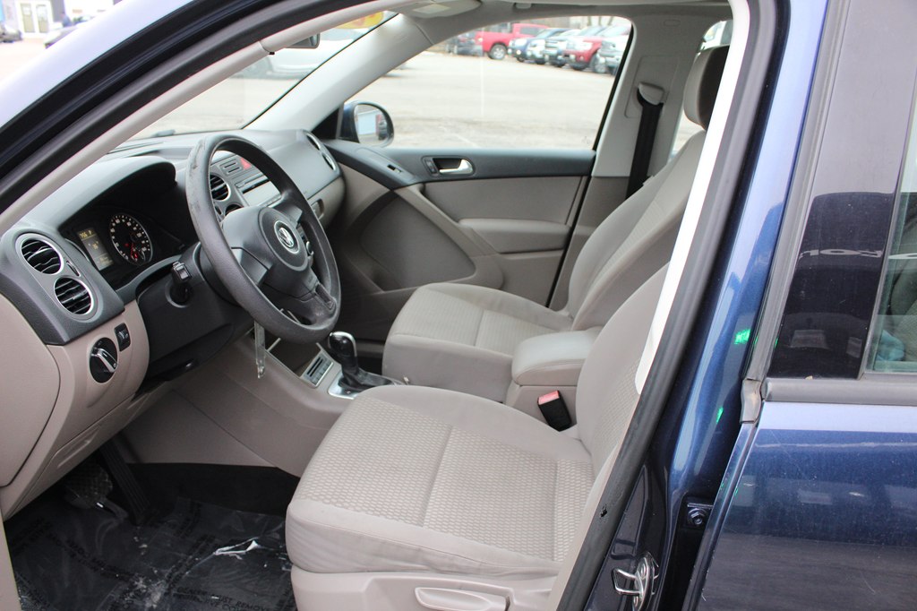 VOLKSWAGEN TIGUAN 2011 VOLKSWAGEN TIGUAN WVGBV7AX9BW537993