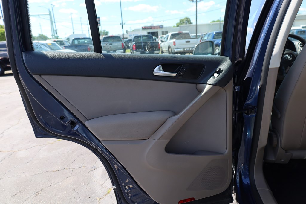 VOLKSWAGEN TIGUAN 2011 VOLKSWAGEN TIGUAN WVGBV7AX9BW537993