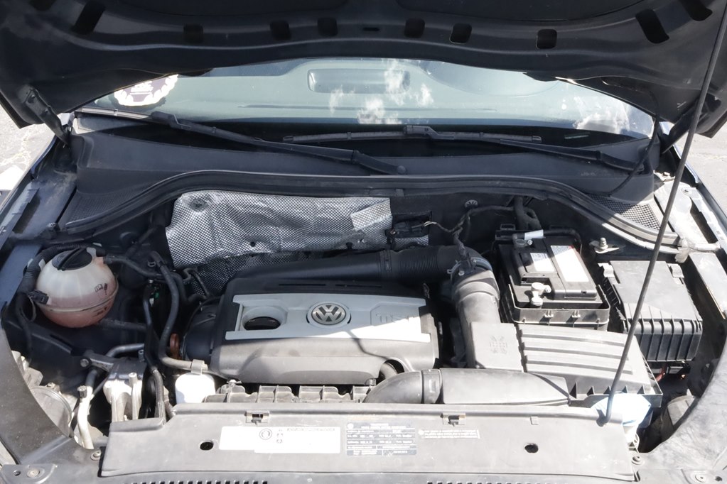 VOLKSWAGEN TIGUAN 2011 VOLKSWAGEN TIGUAN WVGBV7AX9BW537993
