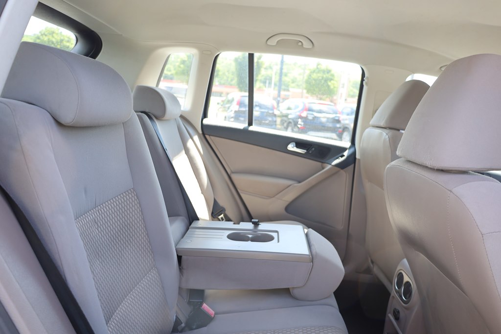 VOLKSWAGEN TIGUAN 2011 VOLKSWAGEN TIGUAN WVGBV7AX9BW537993