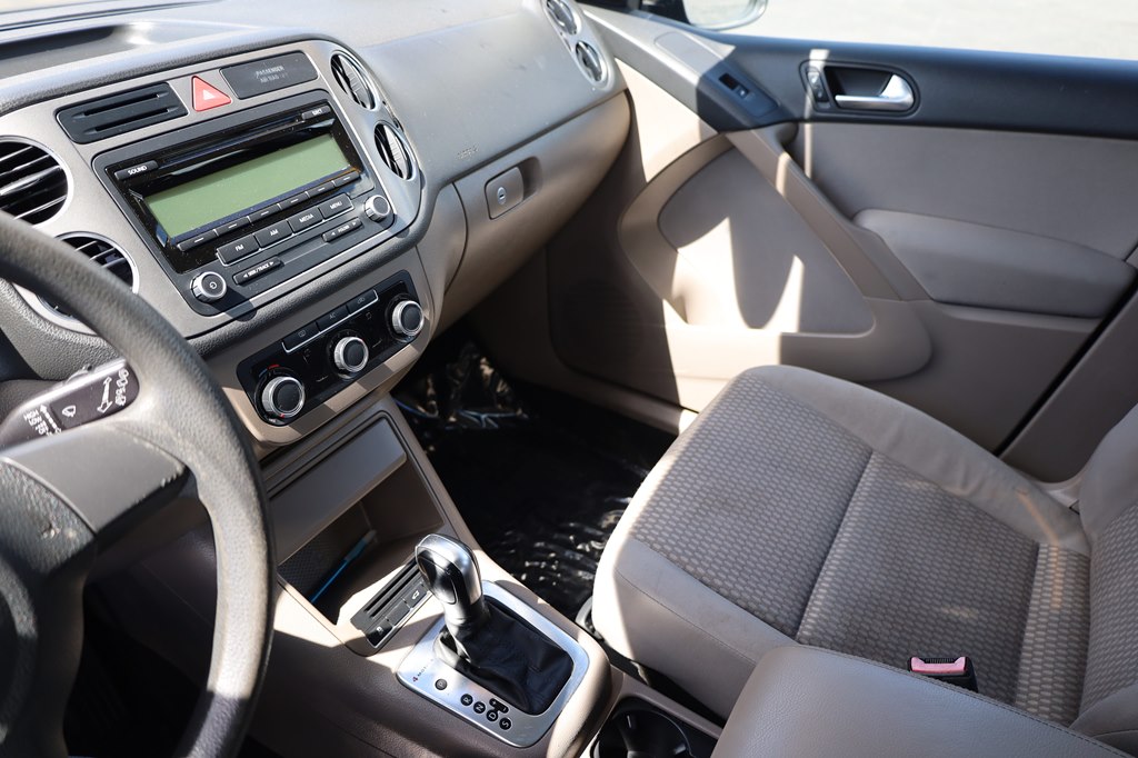 VOLKSWAGEN TIGUAN 2011 VOLKSWAGEN TIGUAN WVGBV7AX9BW537993