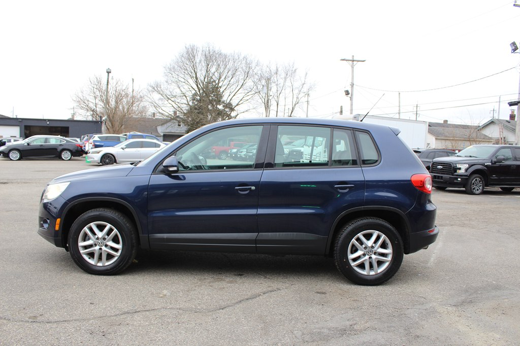 VOLKSWAGEN TIGUAN 2011 VOLKSWAGEN TIGUAN WVGBV7AX9BW537993