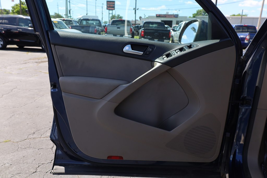 VOLKSWAGEN TIGUAN 2011 VOLKSWAGEN TIGUAN WVGBV7AX9BW537993