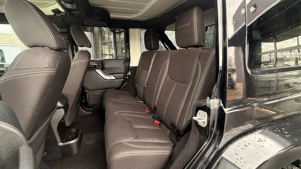 Photo 2 of this JEEP WRANGLER UNLIMI