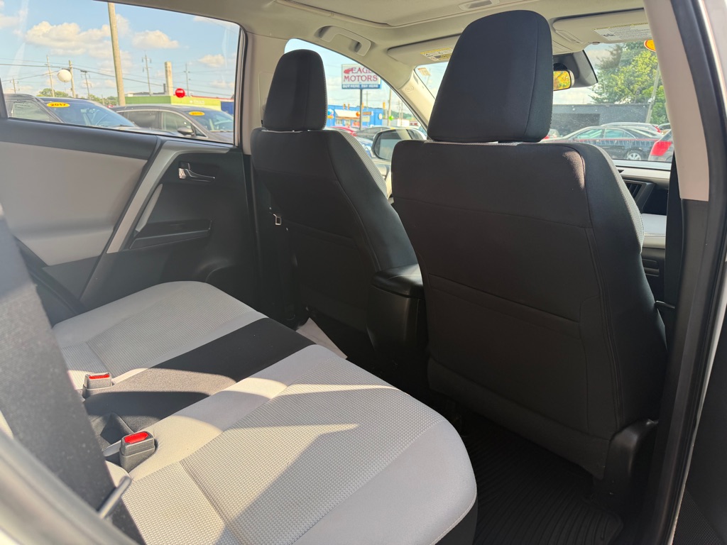 Photo 7 of this TOYOTA RAV4