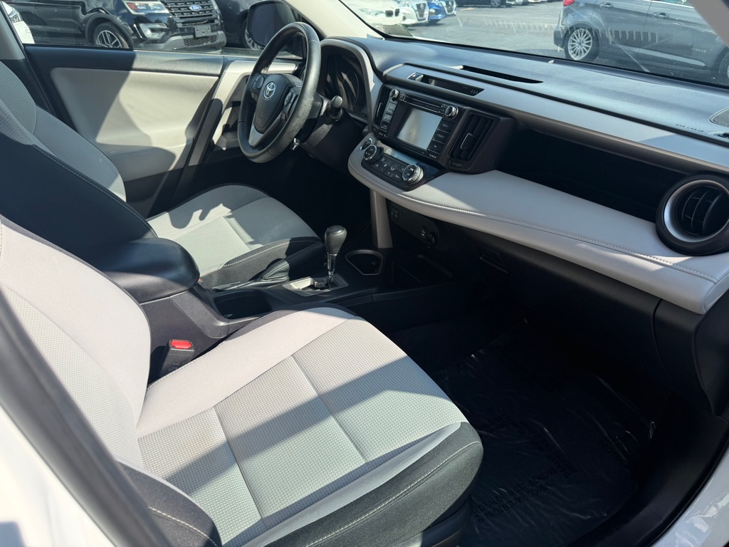 Photo 8 of this TOYOTA RAV4