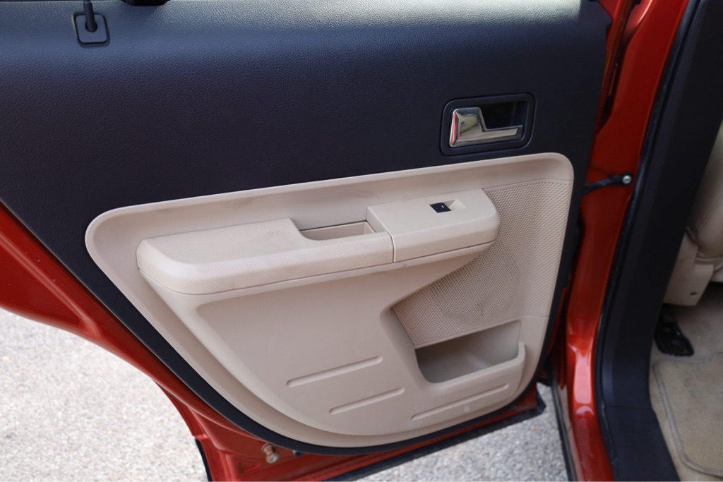 Photo 13 of this FORD EDGE