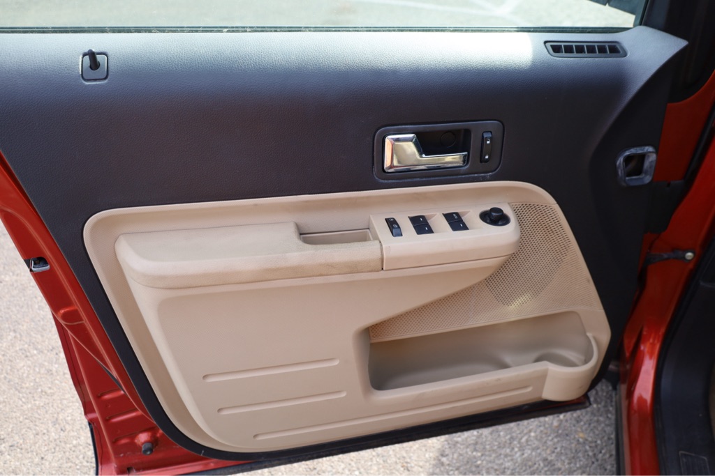 Photo 9 of this FORD EDGE
