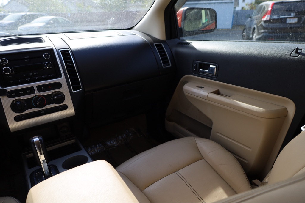 Photo 17 of this FORD EDGE