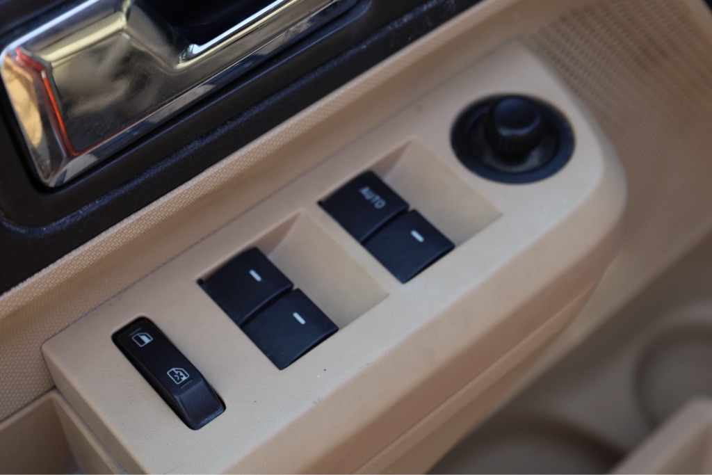 Photo 10 of this FORD EDGE