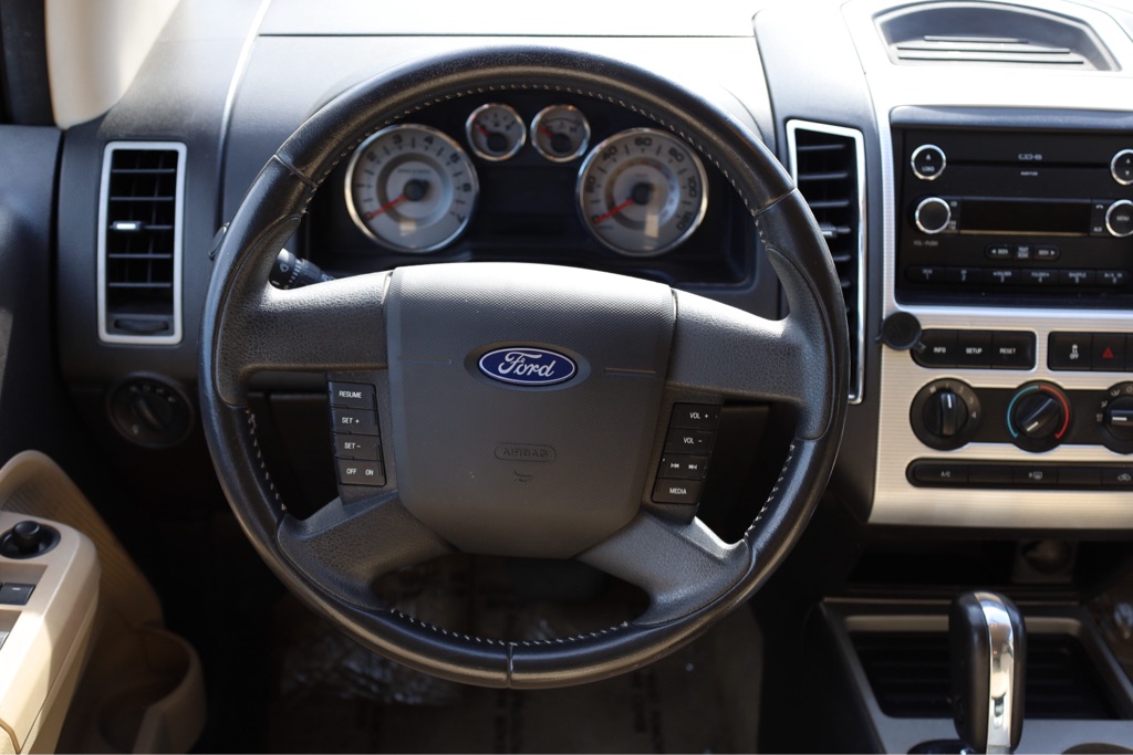 Photo 15 of this FORD EDGE