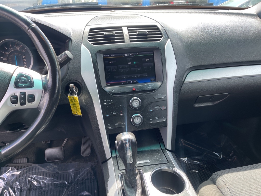 Photo 10 of this FORD EXPLORER