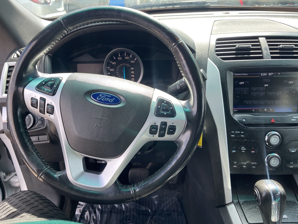 Photo 11 of this FORD EXPLORER