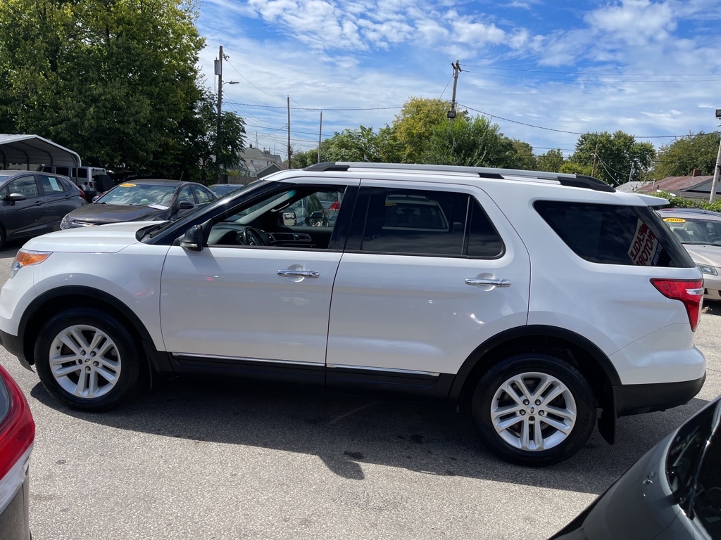 Photo 2 of this FORD EXPLORER