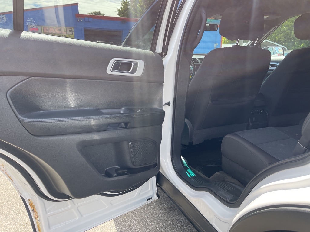 Photo 13 of this FORD EXPLORER