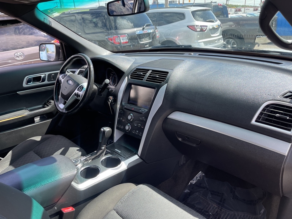 Photo 16 of this FORD EXPLORER