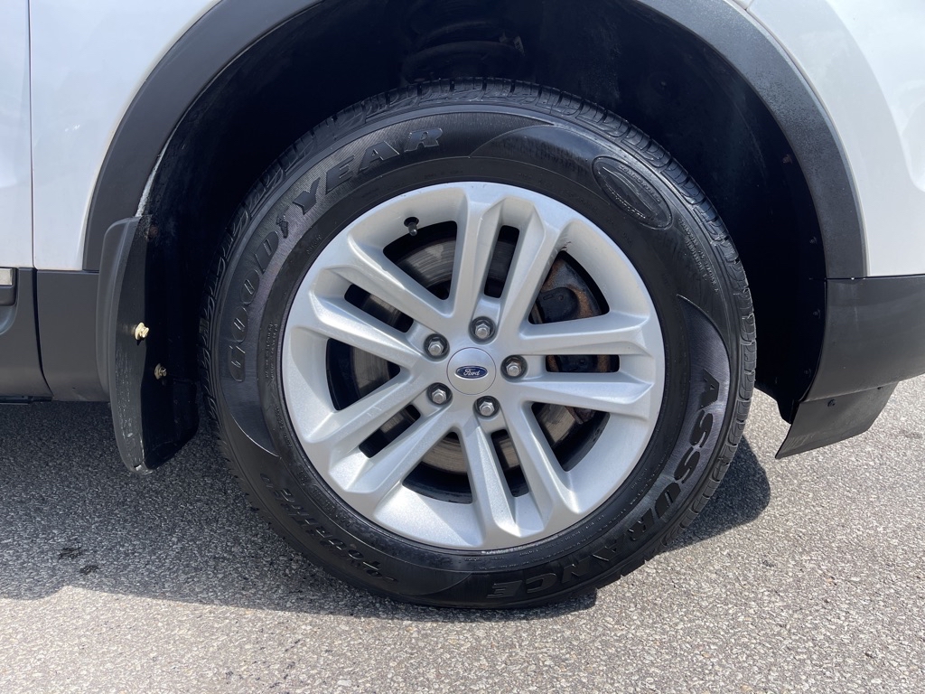 Photo 6 of this FORD EXPLORER