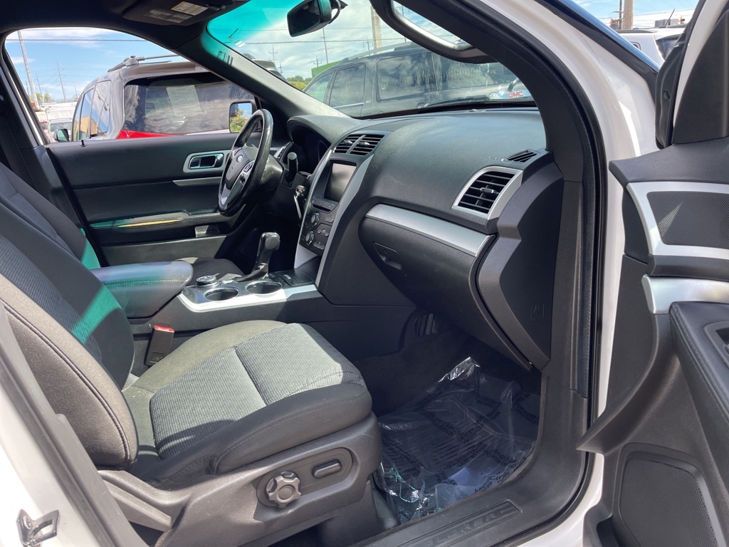 Photo 17 of this FORD EXPLORER