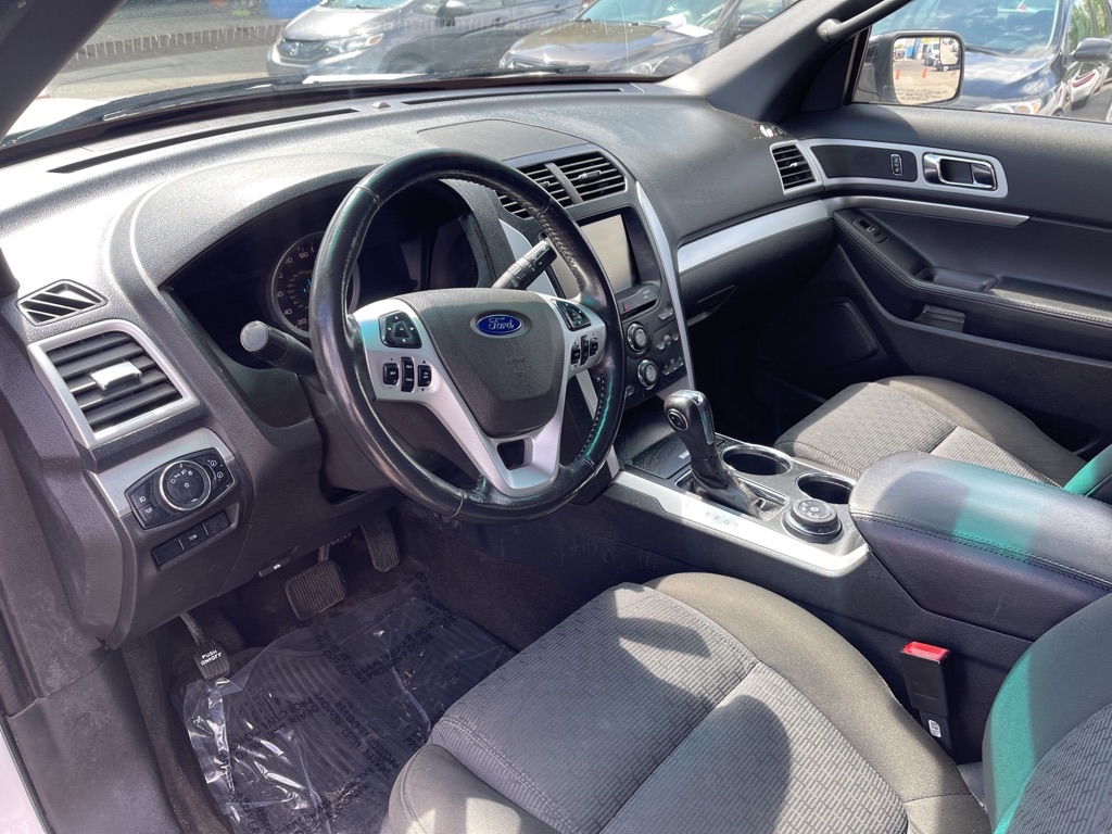 Photo 9 of this FORD EXPLORER