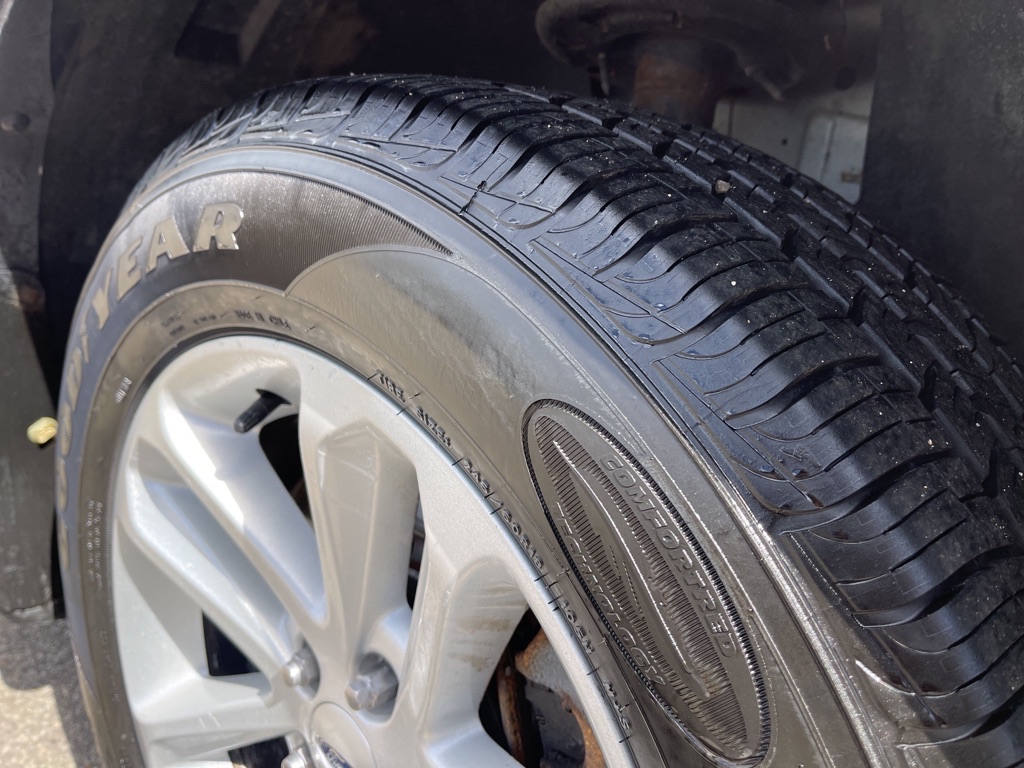 Photo 5 of this FORD EXPLORER