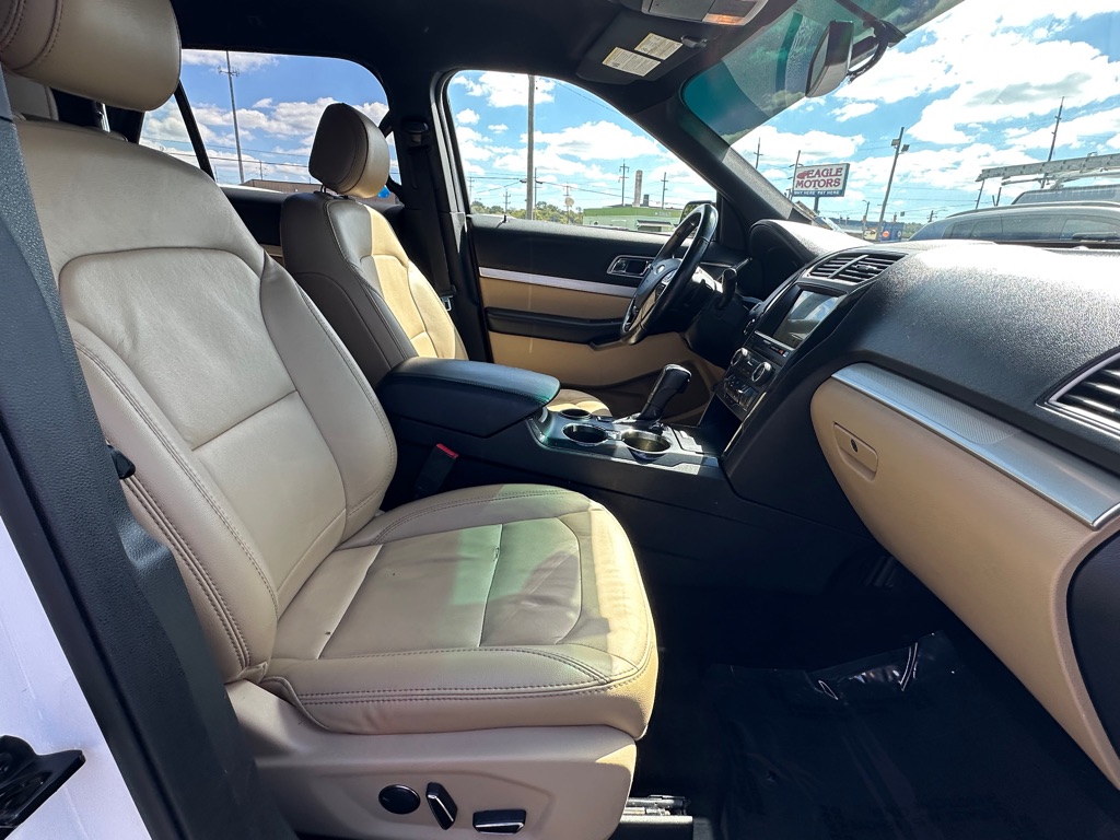 Photo 7 of this FORD EXPLORER