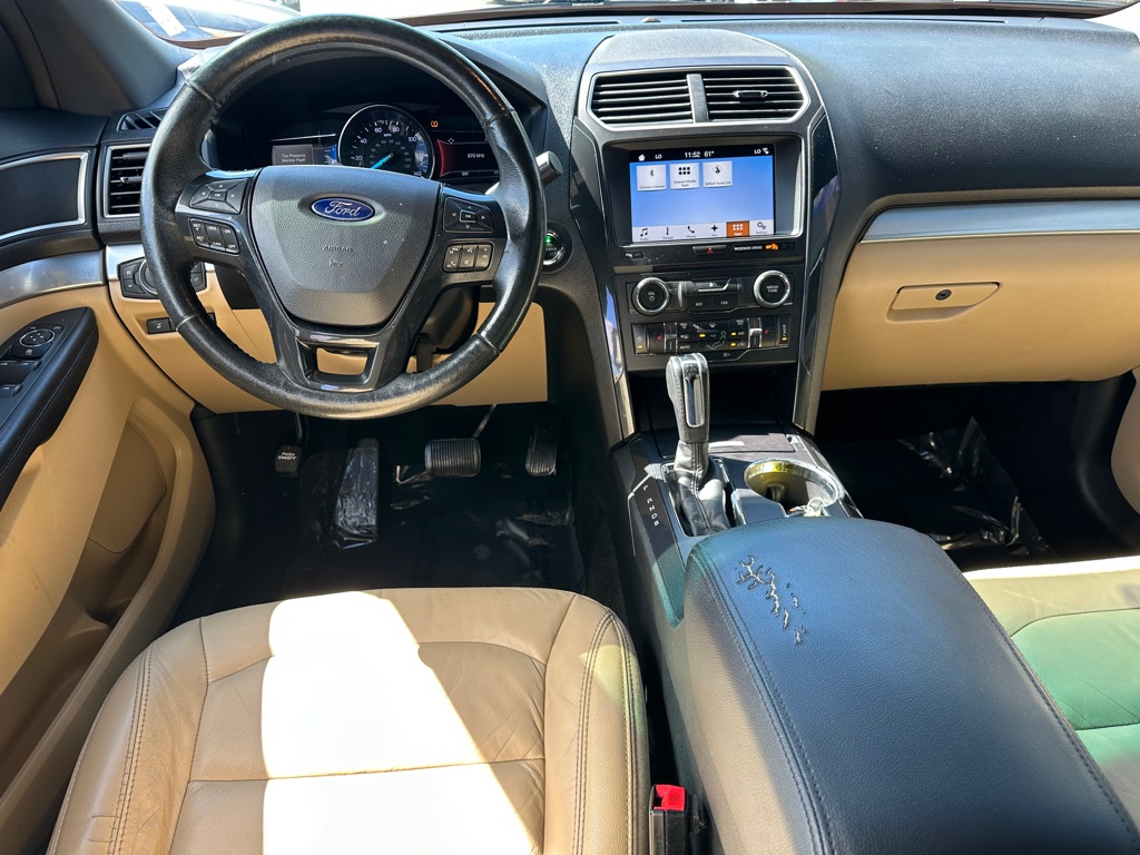 Photo 3 of this FORD EXPLORER