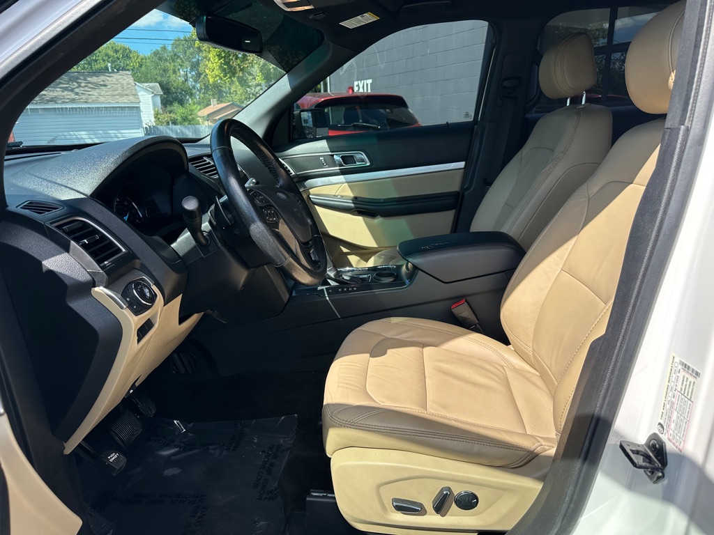 Photo 5 of this FORD EXPLORER