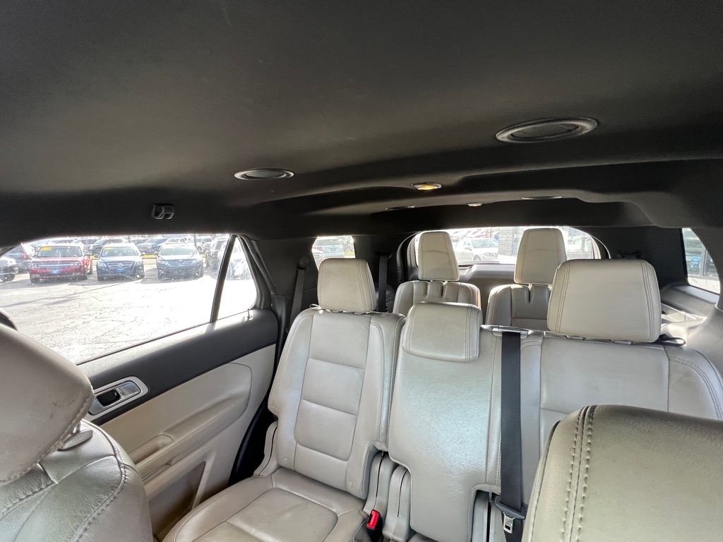 Photo 11 of this FORD EXPLORER