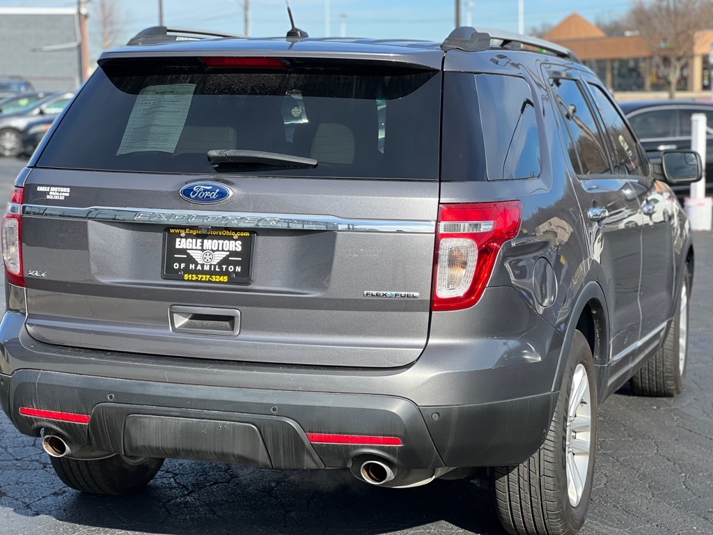 Photo 3 of this FORD EXPLORER