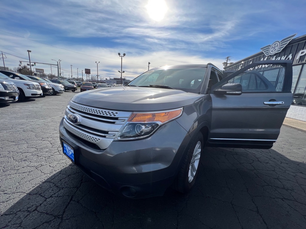 Photo 20 of this FORD EXPLORER