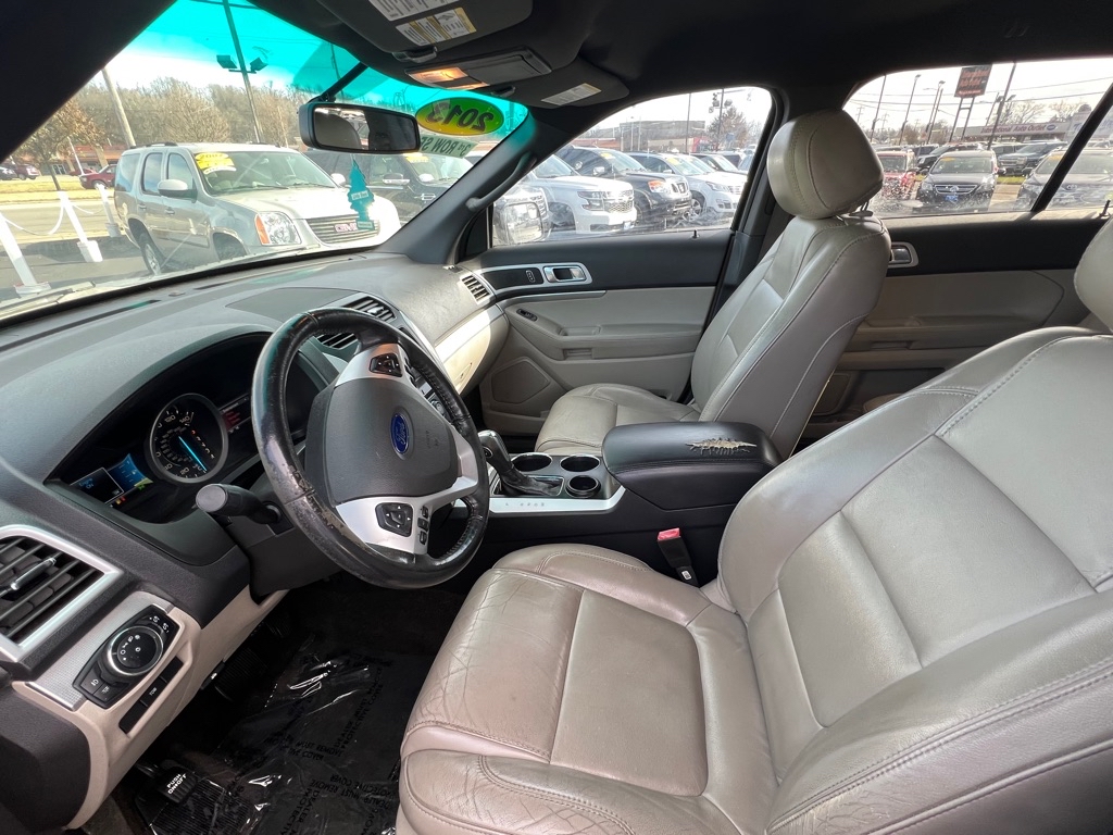 Photo 8 of this FORD EXPLORER