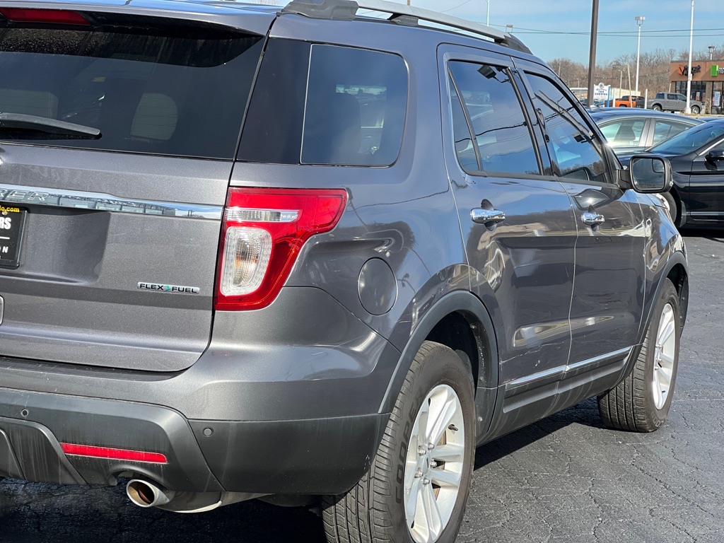 Photo 2 of this FORD EXPLORER