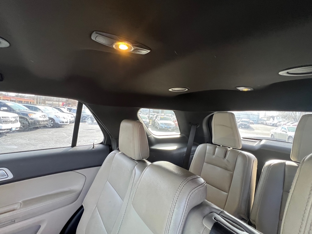 Photo 13 of this FORD EXPLORER
