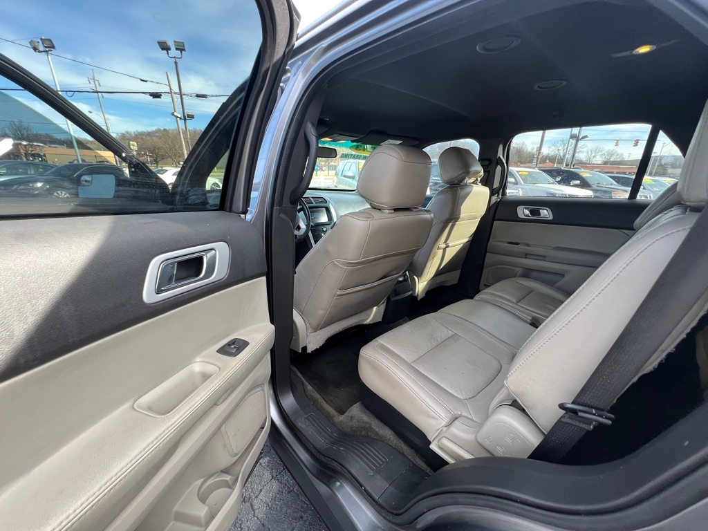 Photo 16 of this FORD EXPLORER