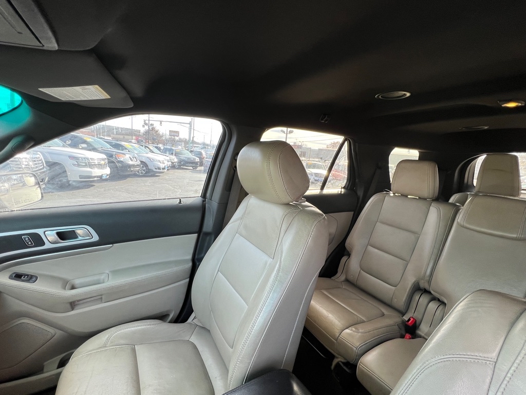Photo 12 of this FORD EXPLORER