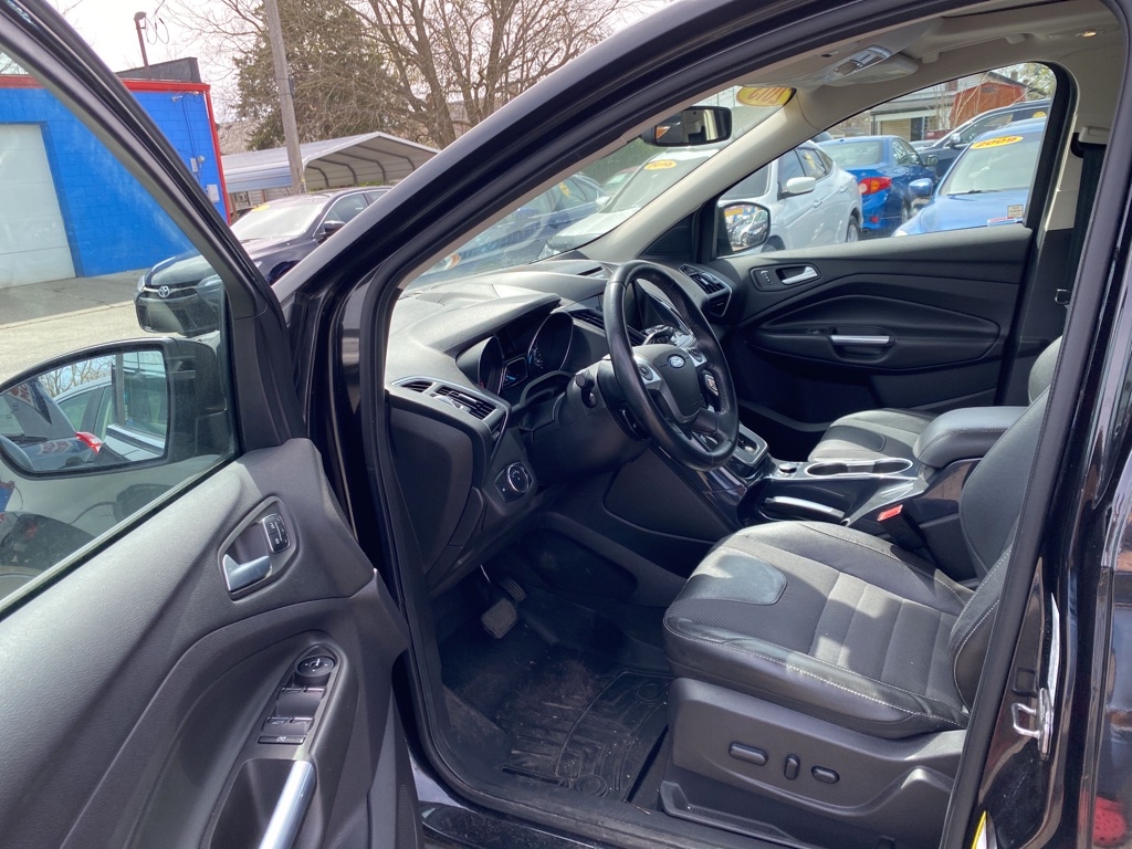 Photo 9 of this FORD ESCAPE