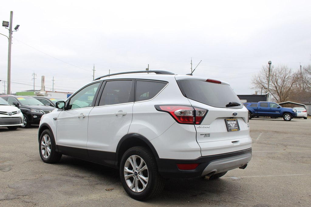 Photo 5 of this FORD ESCAPE