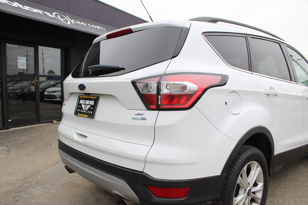 Photo 6 of this FORD ESCAPE