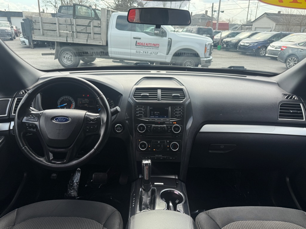Photo 6 of this FORD EXPLORER