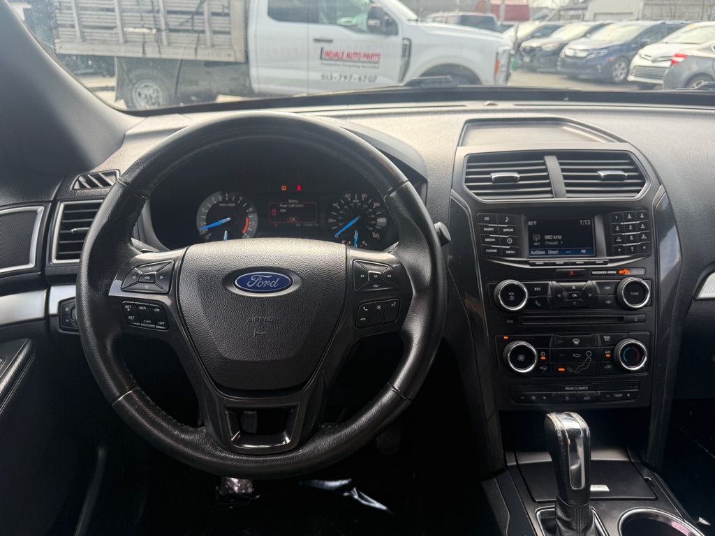 Photo 7 of this FORD EXPLORER