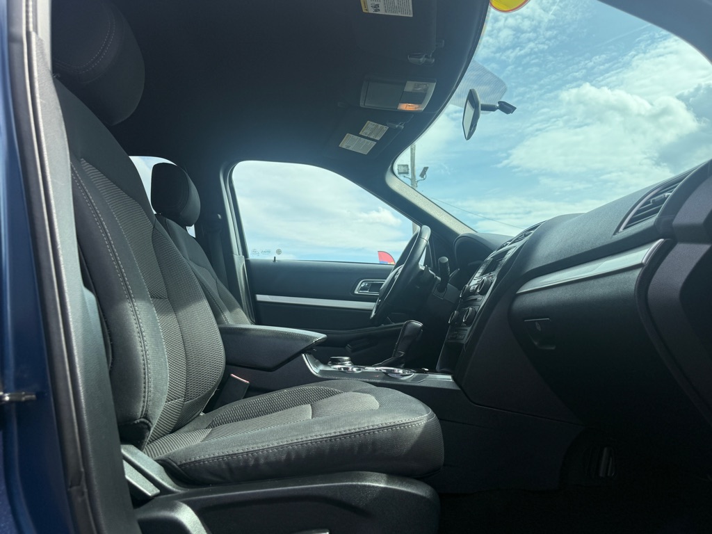 Photo 9 of this FORD EXPLORER