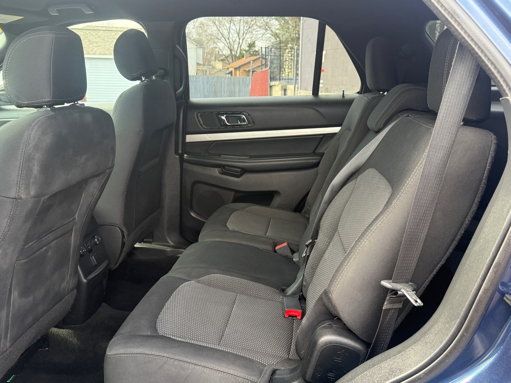Photo 4 of this FORD EXPLORER