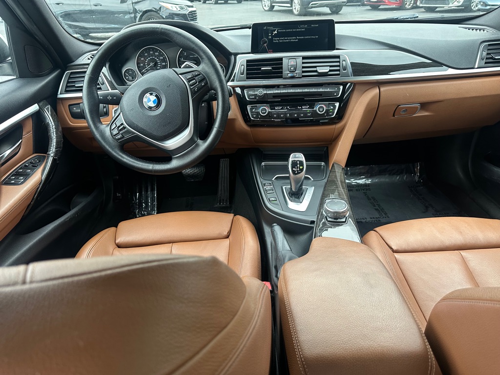 Photo 5 of this BMW 3 SERIES