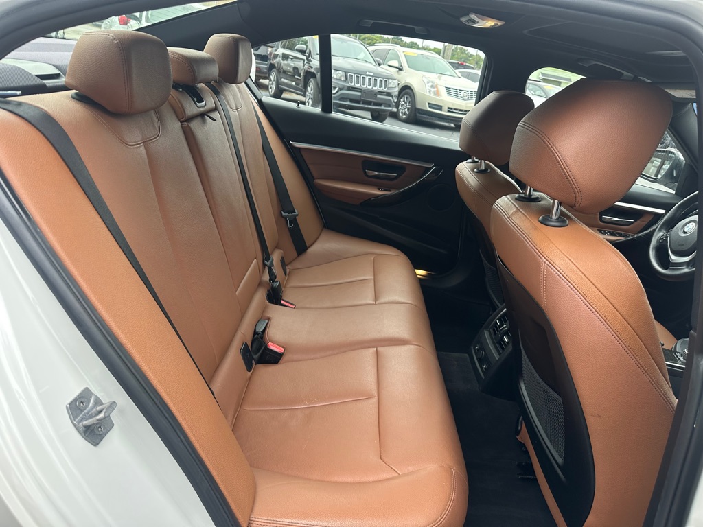 Photo 7 of this BMW 3 SERIES
