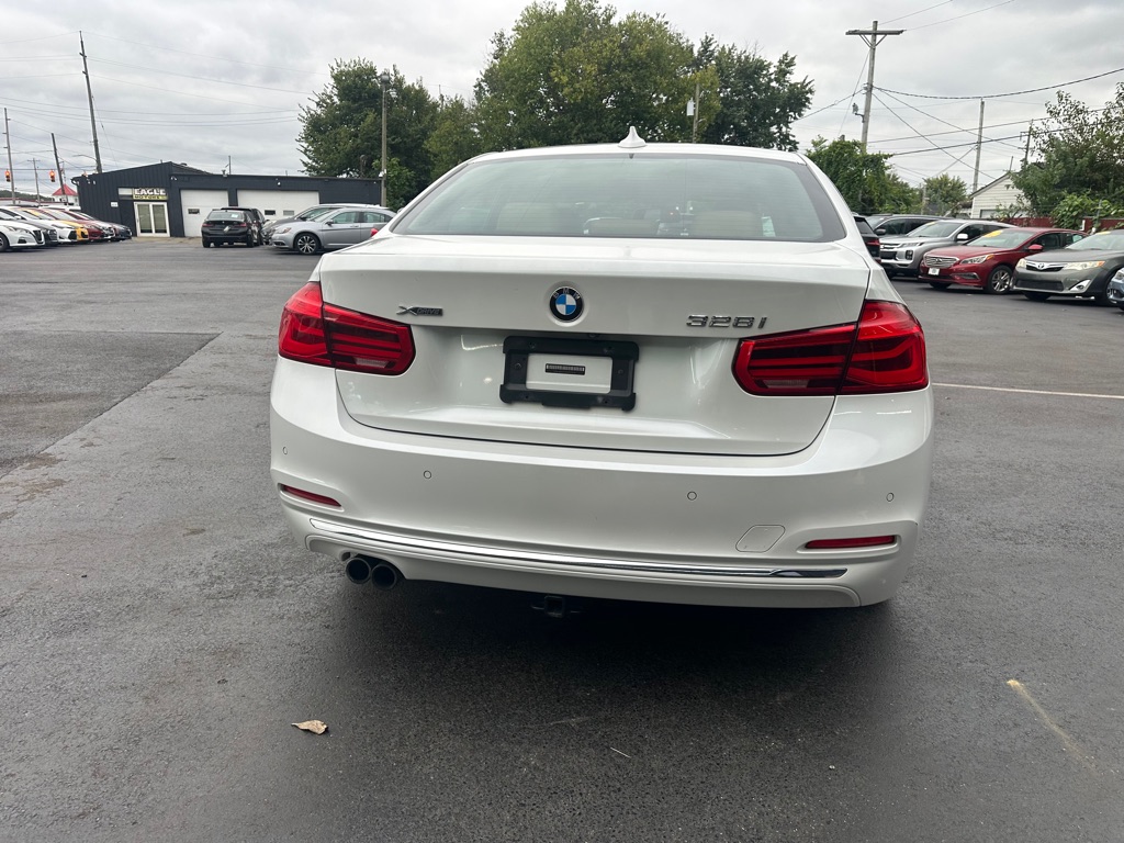 Photo 10 of this BMW 3 SERIES