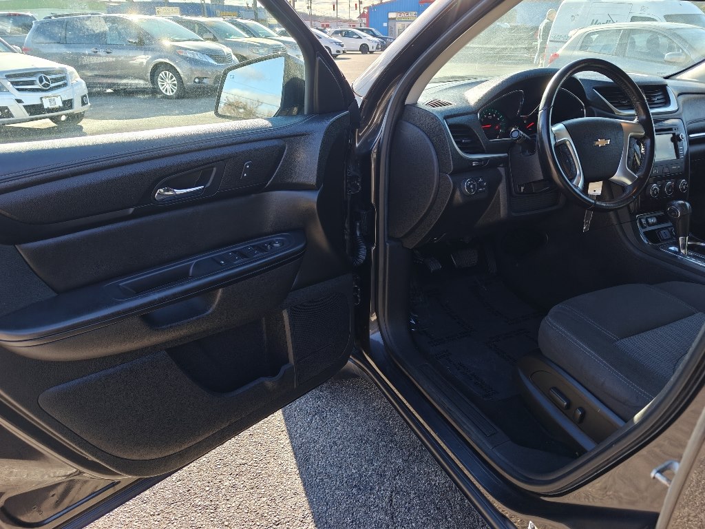 Photo 10 of this CHEVROLET TRAVERSE