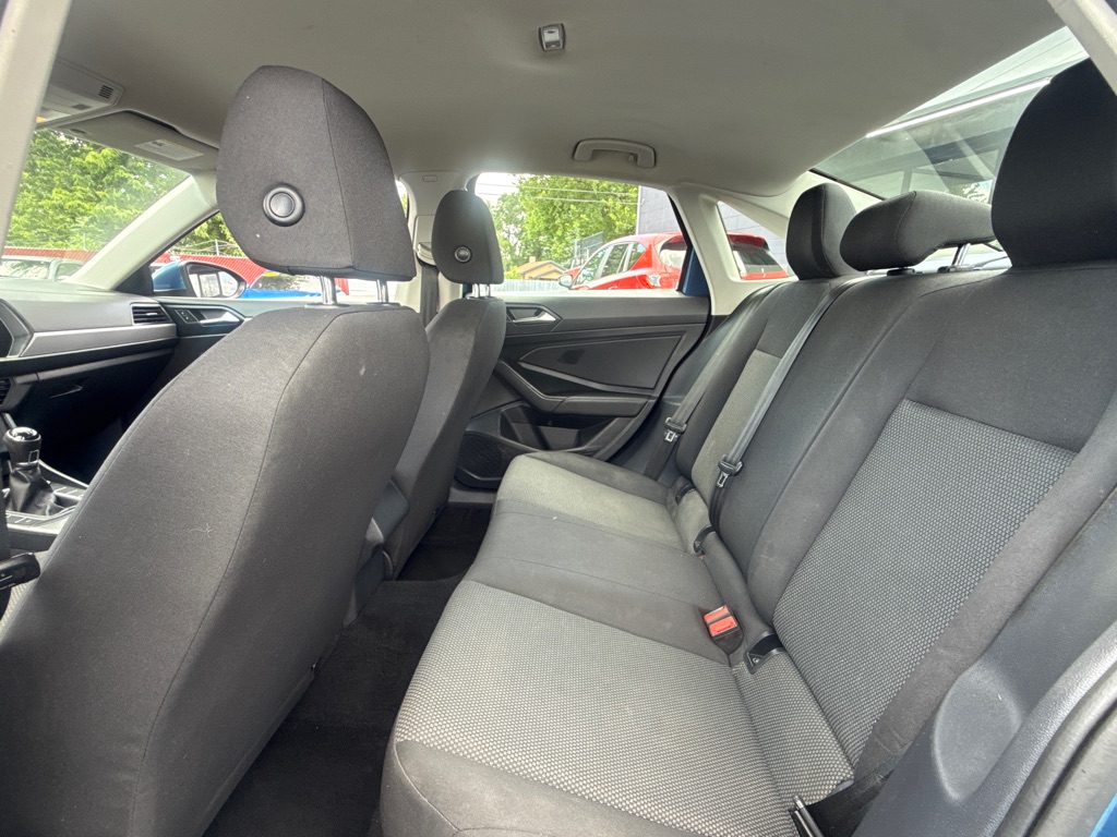 Photo 30 of this VOLKSWAGEN JETTA