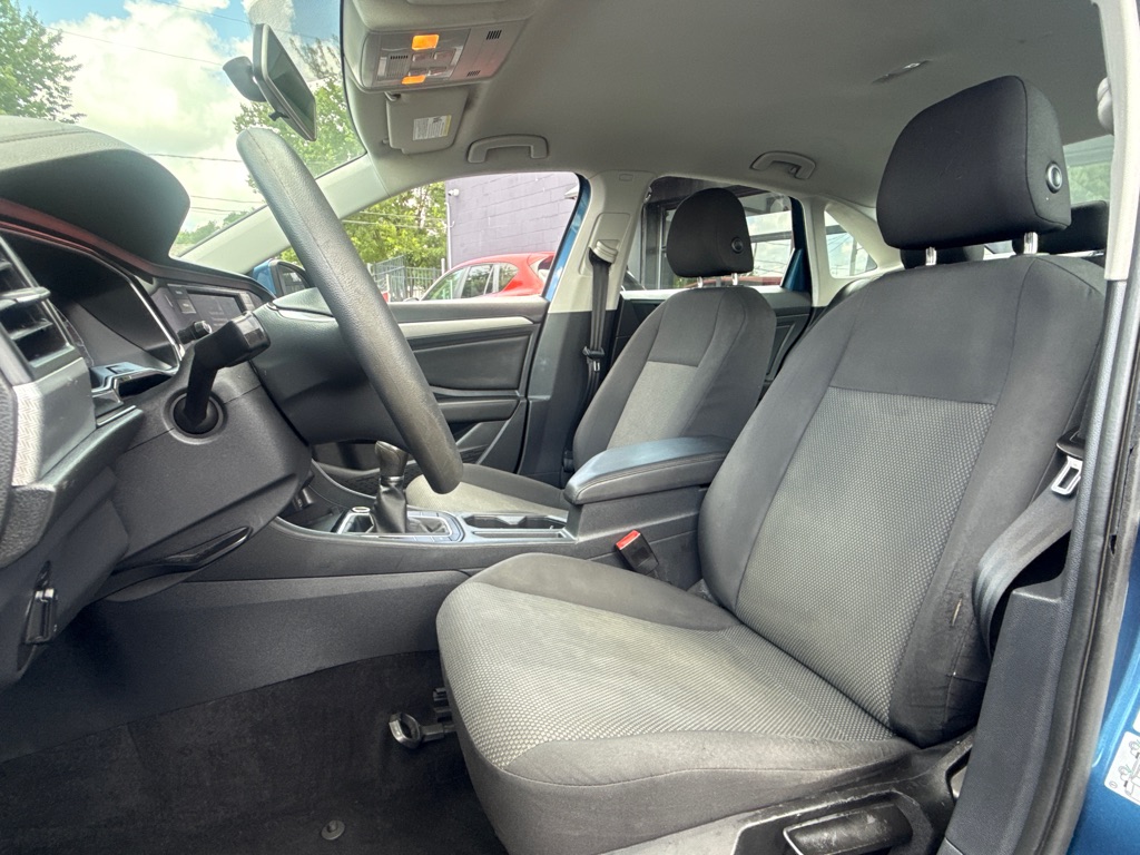 Photo 29 of this VOLKSWAGEN JETTA