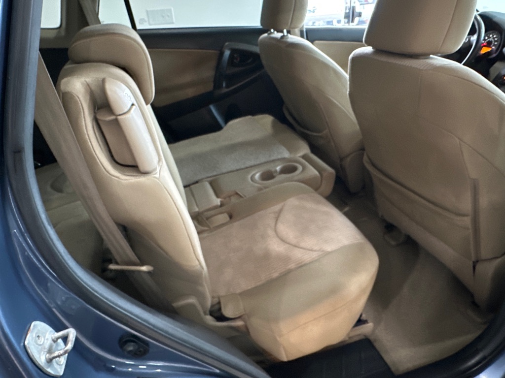 Photo 8 of this TOYOTA RAV4