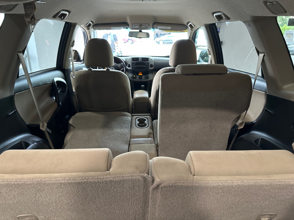 Photo 6 of this TOYOTA RAV4